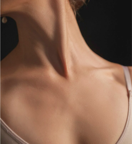 목과 데콜테까지 완성하는 안티에이징